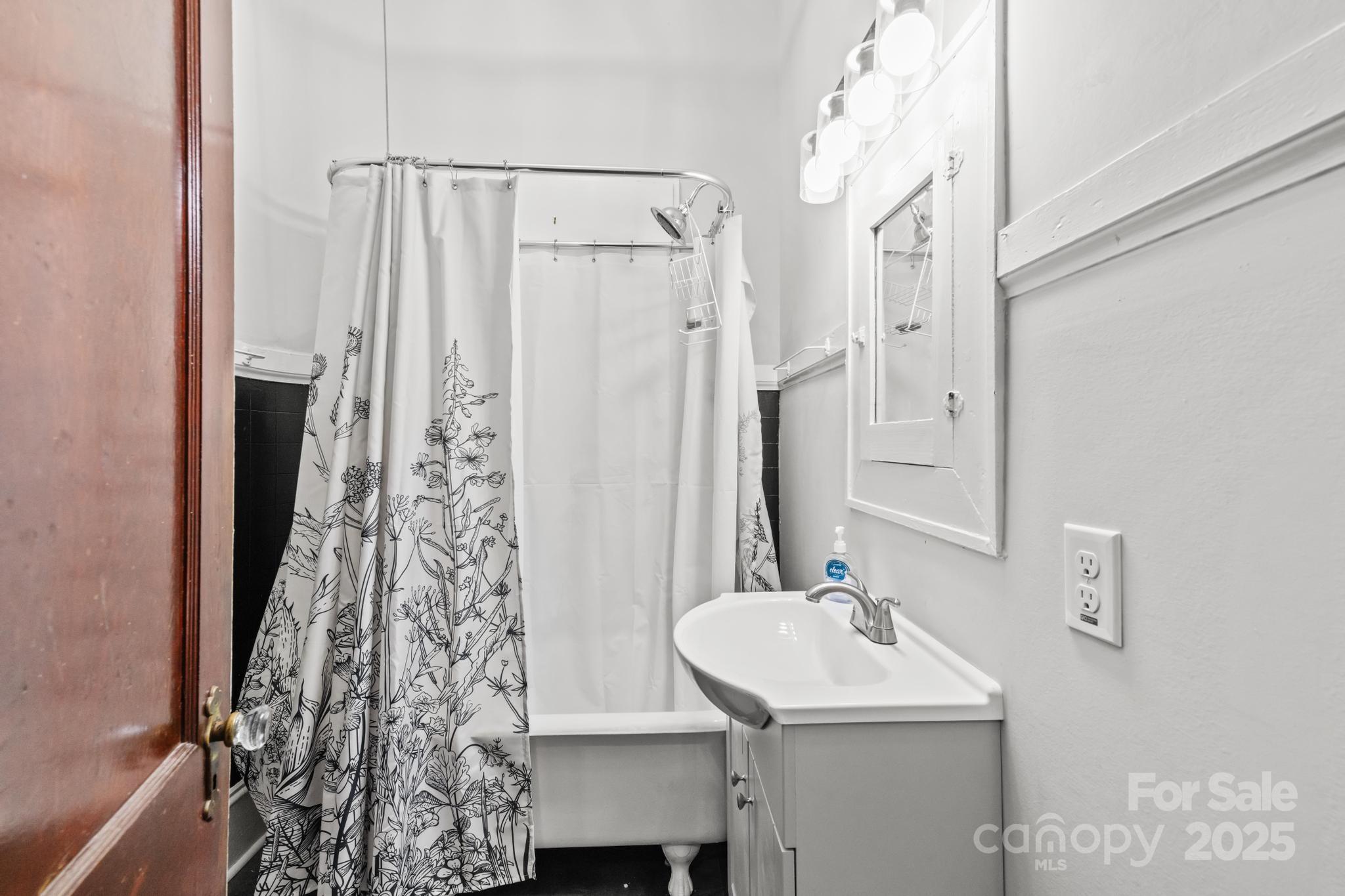 606 1st Street West Conover, NC 28613 - Photo 11 of 17