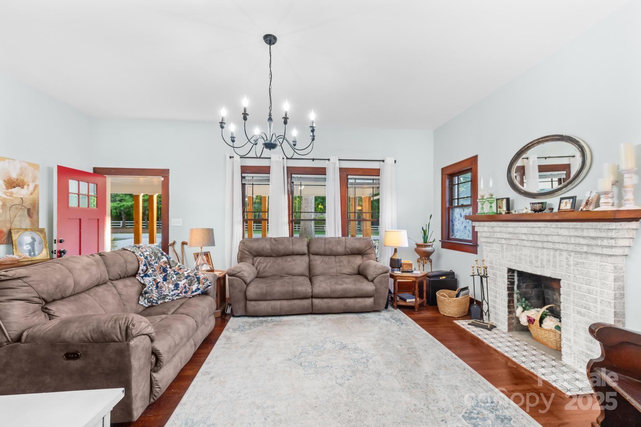 606 1st Street West Conover, NC 28613 - Photo 5 of 17