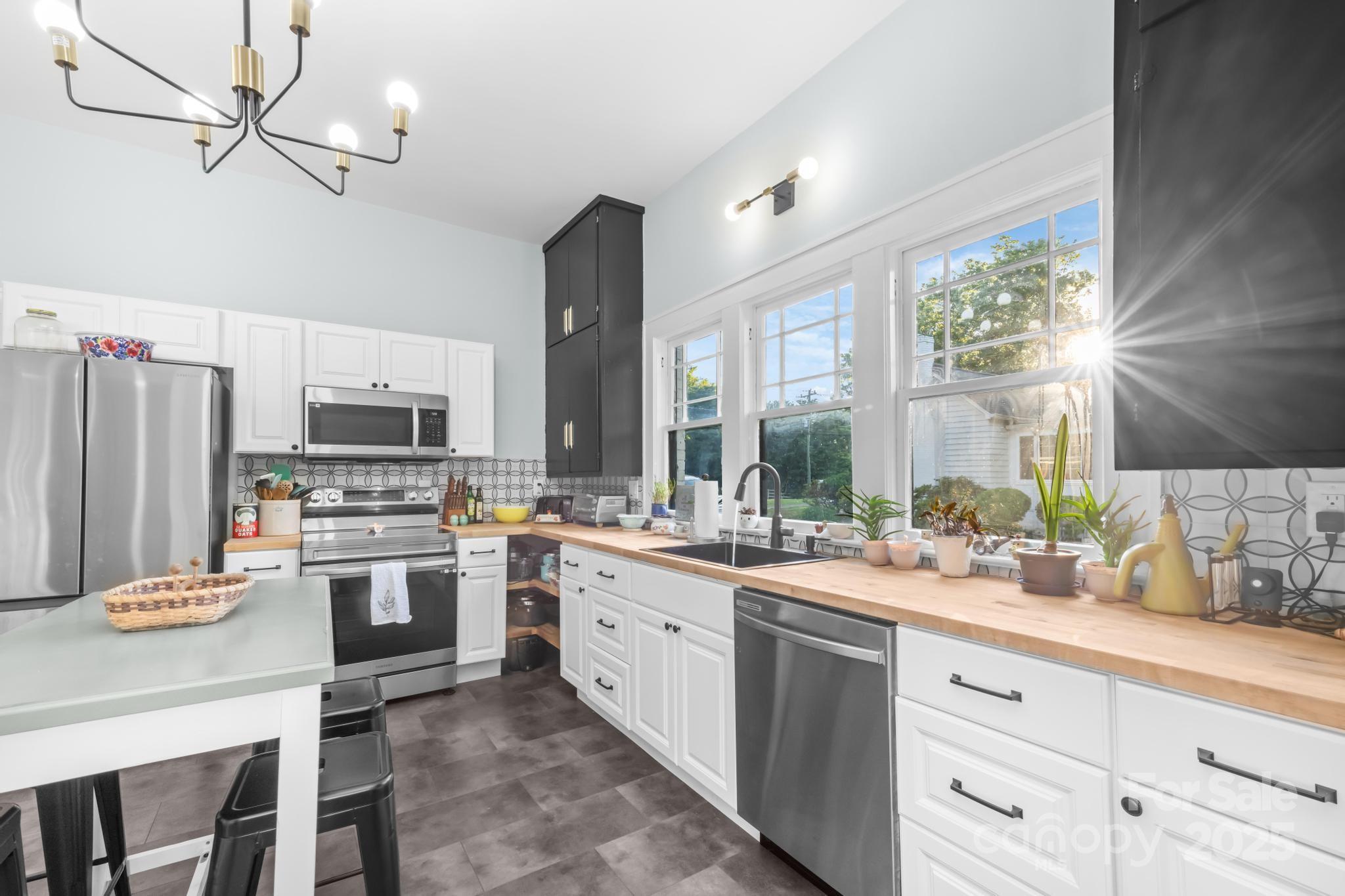 606 1st Street West Conover, NC 28613 - Photo 7 of 17