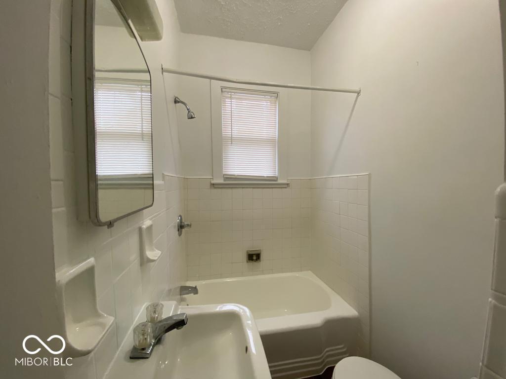 604 Hendricks Street Anderson, IN 46016 - Photo 3 of 13