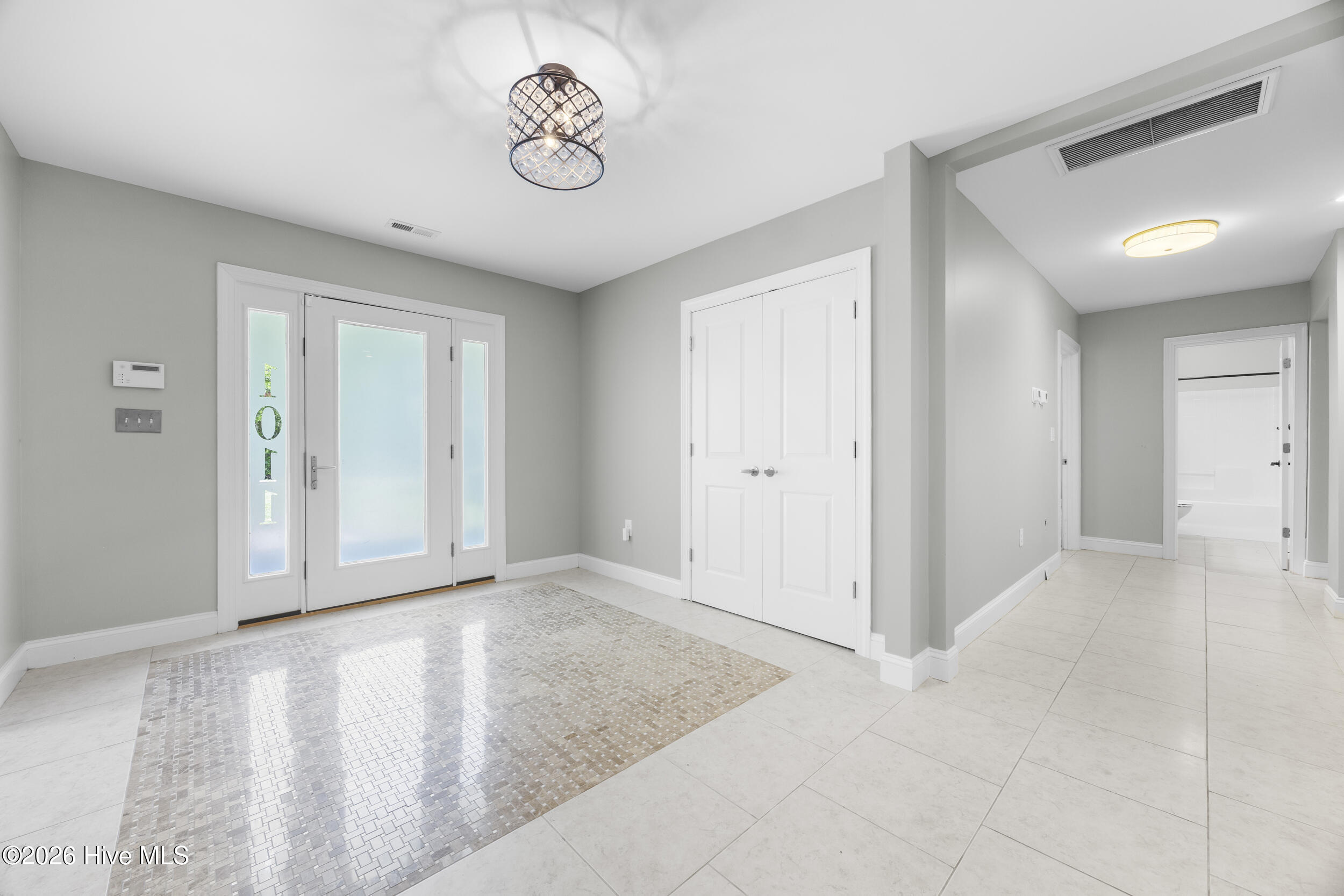 1011 Greenway Road Jacksonville, NC 28546 - Photo 5 of 52 Foyer
