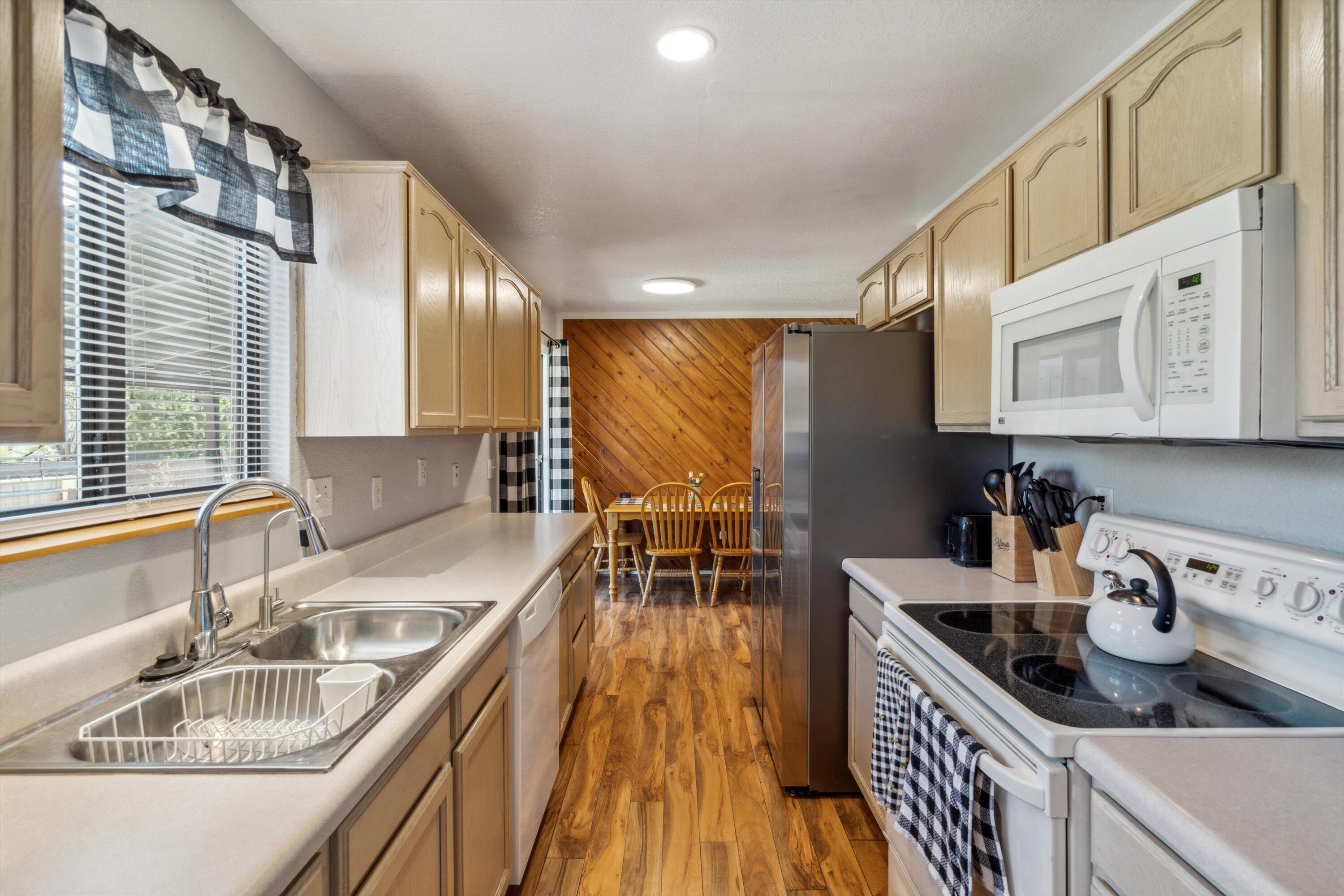 9055 Juniper Road Pine, AZ 85544 - Photo 11 of 39 13-Kitchen