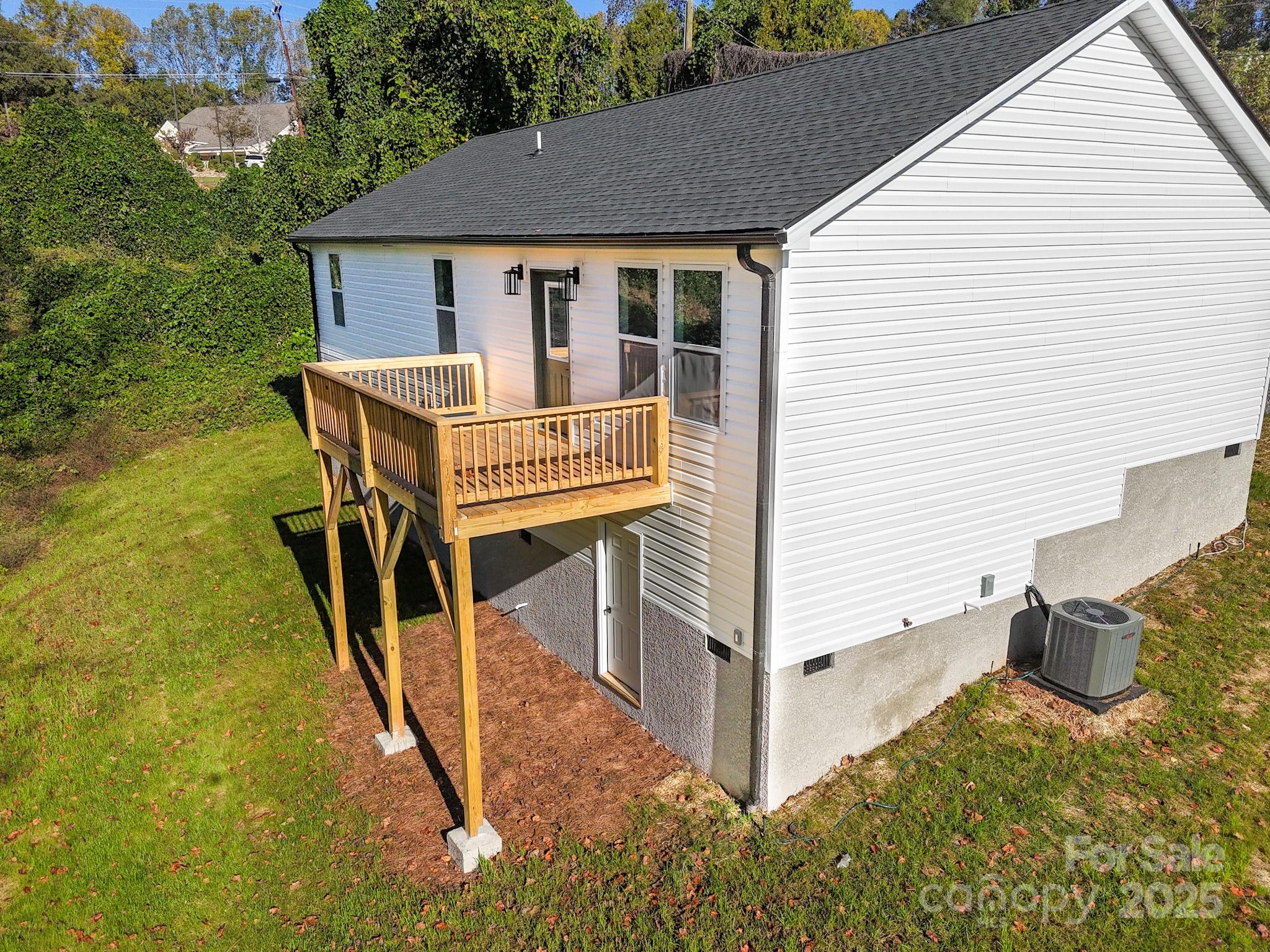 22 Hoyle Street Marion, NC 28752 - Photo 38 of 43 a view of a house with backyard and deck