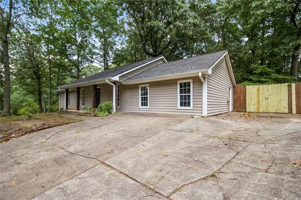 $2,700 | 455 Barrington Drive West, Roswell, GA 30076