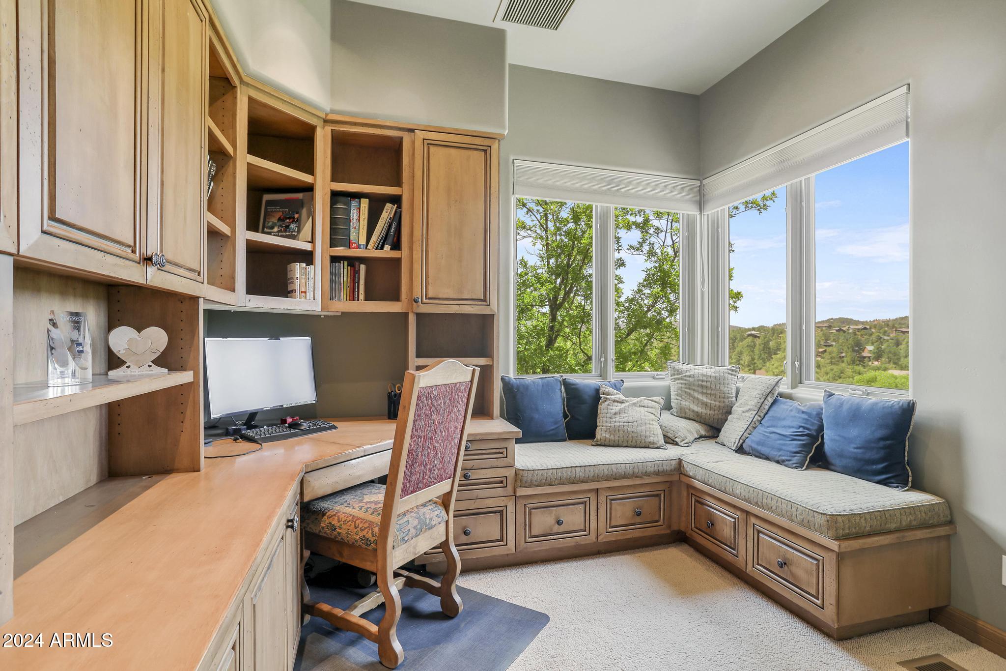 804 North Grapevine Drive Payson, AZ 85541 - Photo 21 of 44 Office-sitting area Master bedroom
