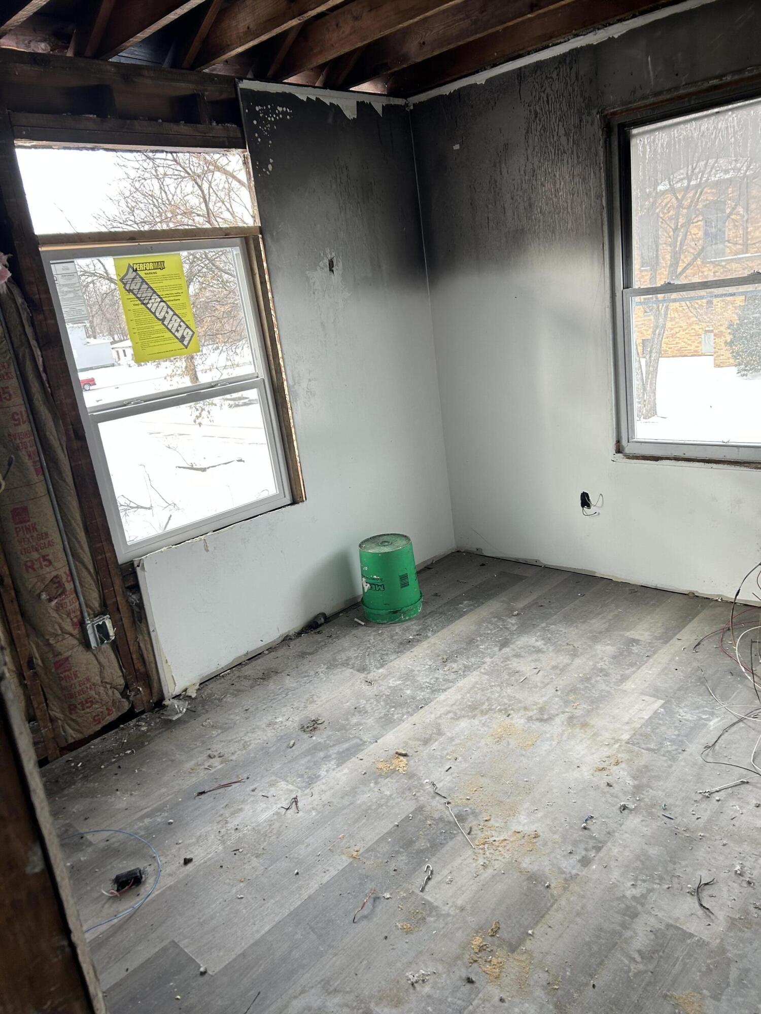 655 Vermont Street Gary, IN 46402 - Photo 12 of 29 1500x2000