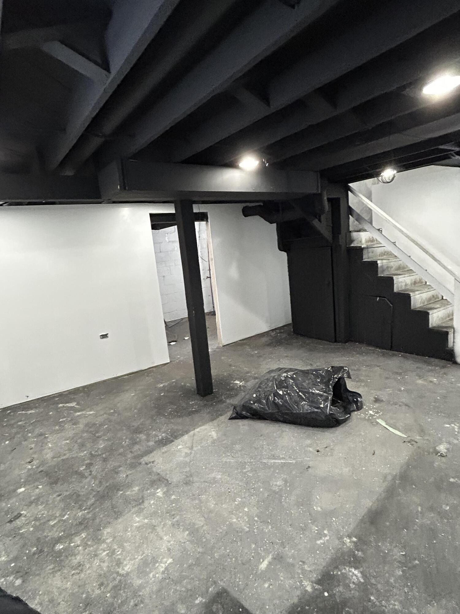 655 Vermont Street Gary, IN 46402 - Photo 22 of 29 1500x2000