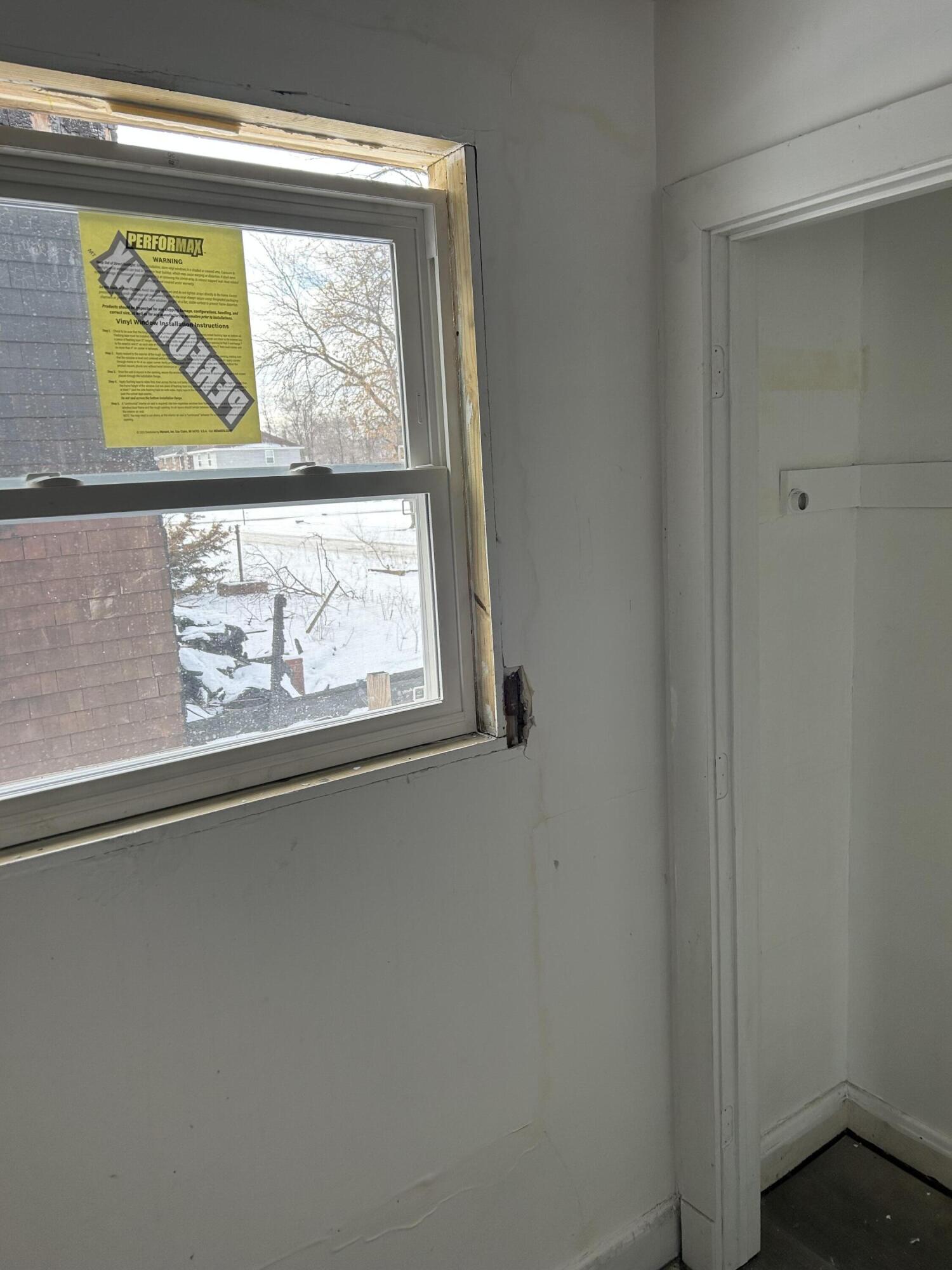 655 Vermont Street Gary, IN 46402 - Photo 4 of 29 1500x2000