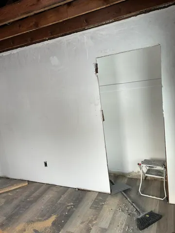 a view of a window in an empty room