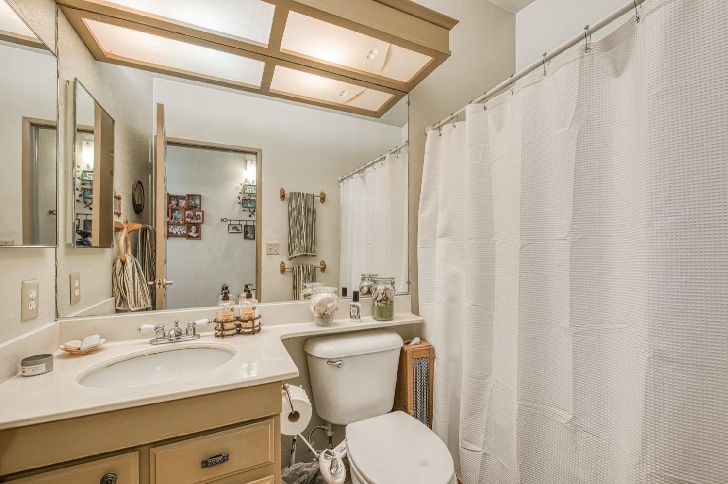 41261B Road 40 Reedley, CA 93654 - Photo 18 of 46 Guest bathroom, shower over tub.