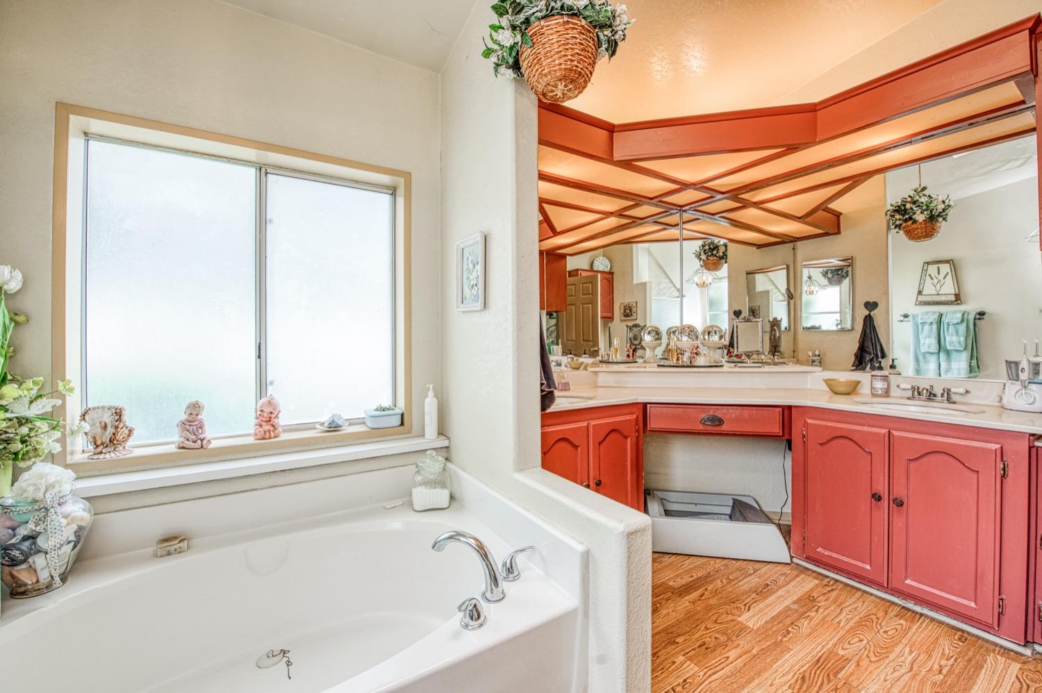 41261B Road 40 Reedley, CA 93654 - Photo 20 of 46 Master bathroom, dual wall mirrors, ample counter space