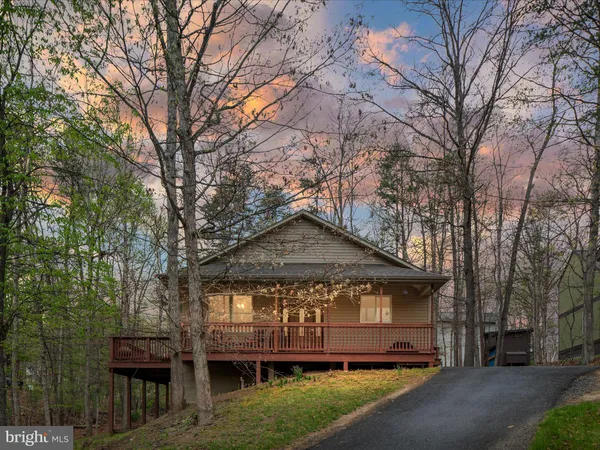 $395,000 | 1304 Lakeview Drive, Cross Junction, VA 22625