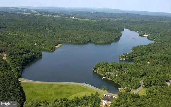 $395,000 | 1304 Lakeview Drive, Cross Junction, VA 22625