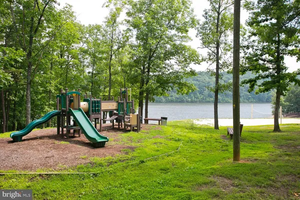 $395,000 | 1304 Lakeview Drive, Cross Junction, VA 22625