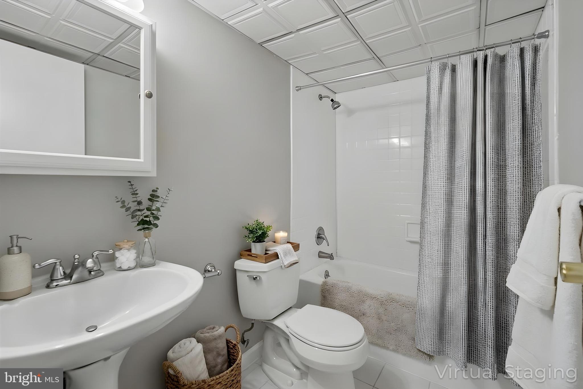 400 Glendale Road, Unit D23 Havertown, PA 19083 - Photo 13 of 19 Virtually staged Bathroom