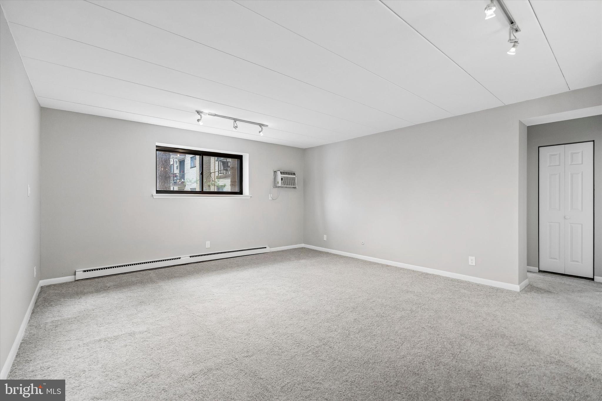 400 Glendale Road, Unit D23 Havertown, PA 19083 - Photo 2 of 19 Living Room