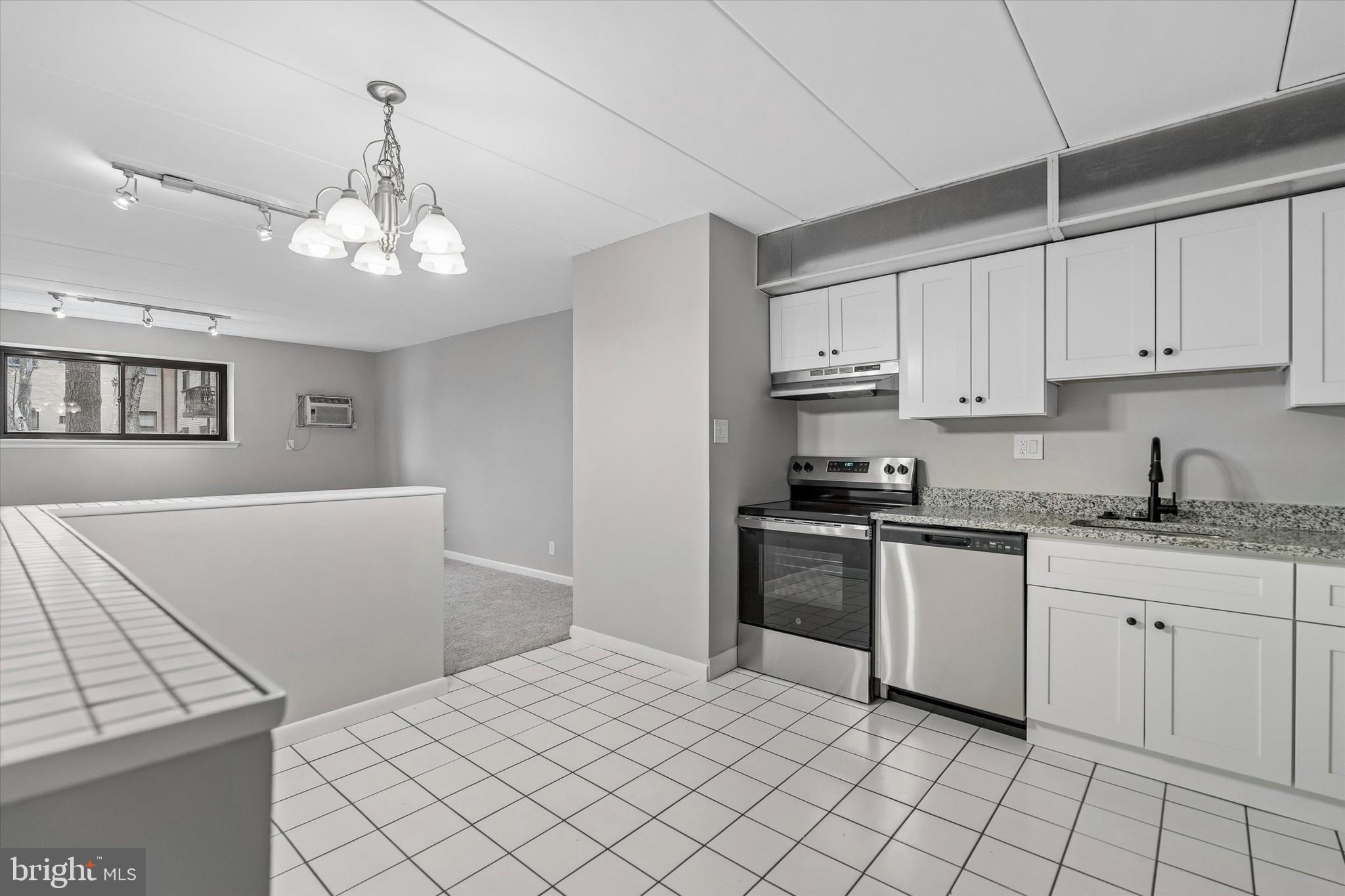 400 Glendale Road, Unit D23 Havertown, PA 19083 - Photo 8 of 19 Kitchen