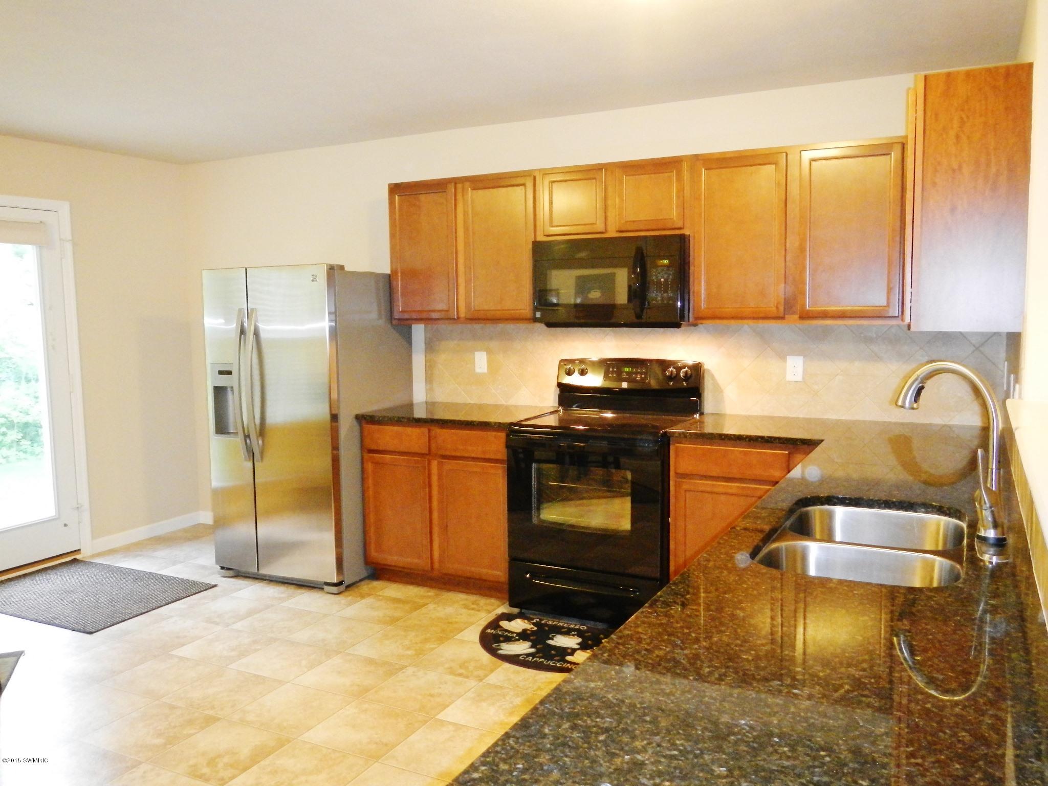 3235 Quarry Ridge Court Kalamazoo, MI 49006 - Photo 8 of 29 DSCN4559