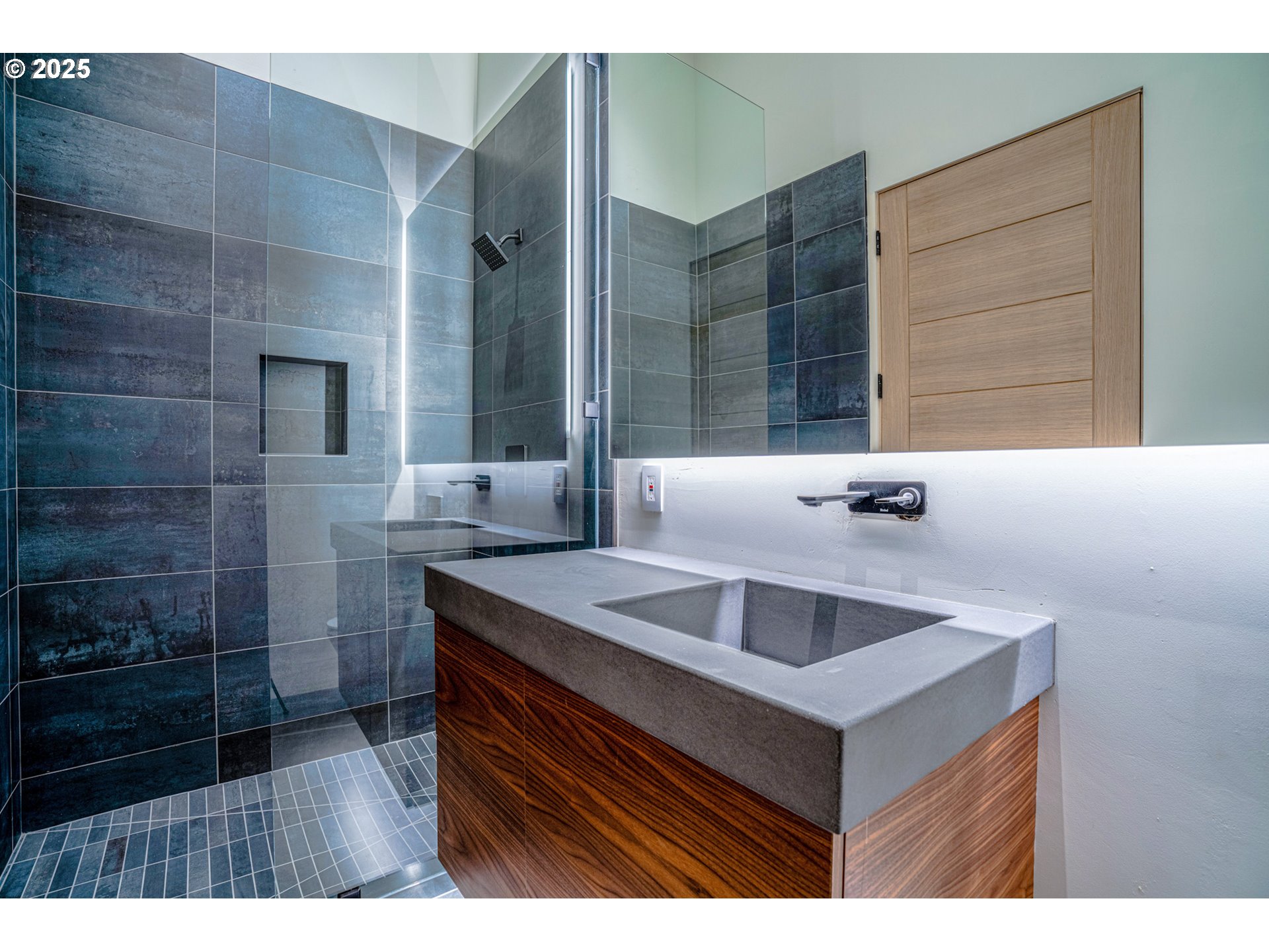62265 Dodds Road Bend, OR 97701 - Photo 41 of 47 a bathroom with a sink and a mirror