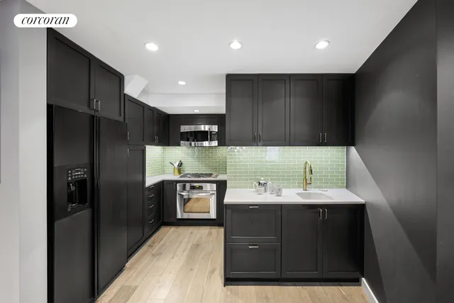 $1,795,000 | 2166 Broadway, Unit 7B | Upper West Side