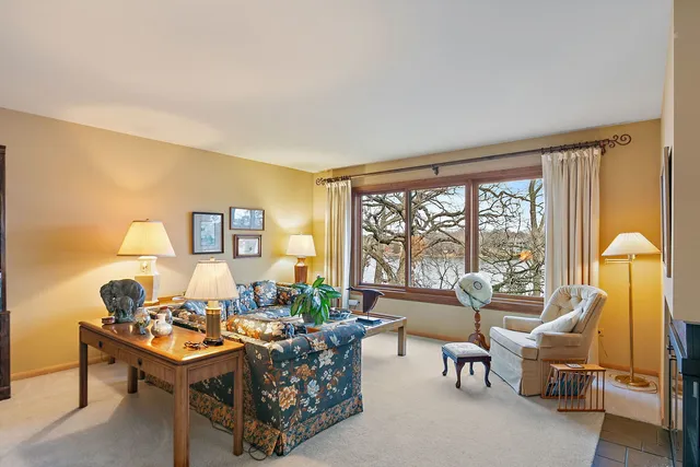 $525,000 | 225 Shoreline Road, Lake Barrington, IL 60010