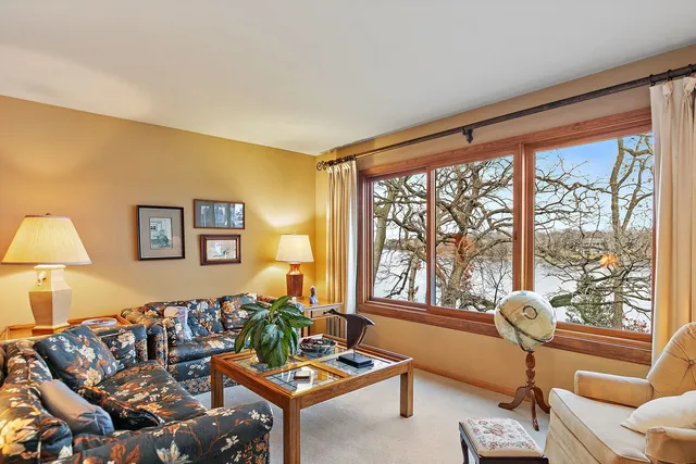 $525,000 | 225 Shoreline Road, Lake Barrington, IL 60010