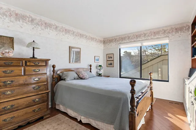 $525,000 | 225 Shoreline Road, Lake Barrington, IL 60010