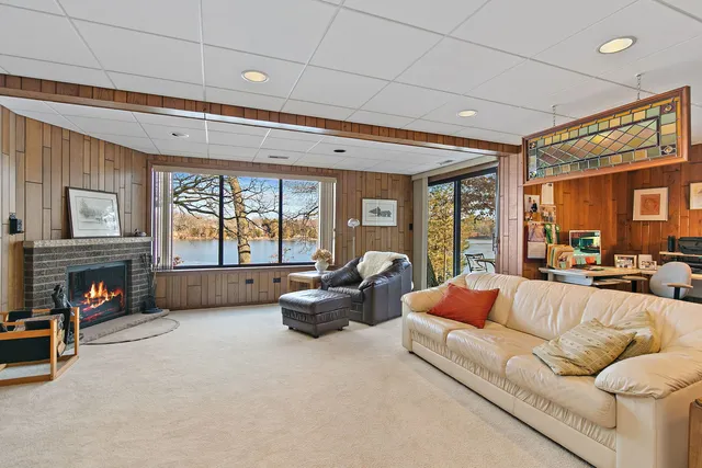 $525,000 | 225 Shoreline Road, Lake Barrington, IL 60010