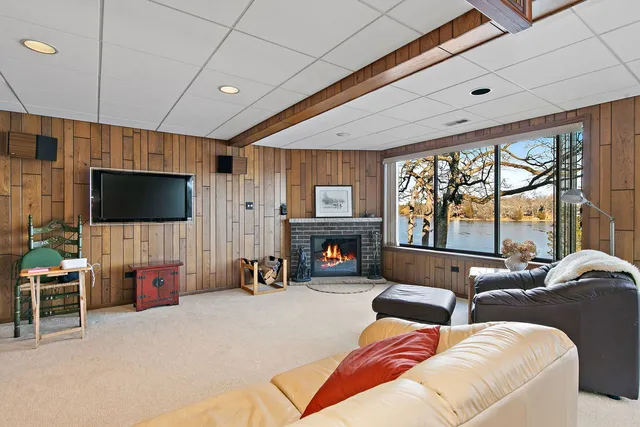 $525,000 | 225 Shoreline Road, Lake Barrington, IL 60010