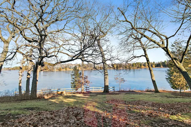 $525,000 | 225 Shoreline Road, Lake Barrington, IL 60010