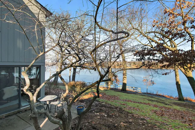 $525,000 | 225 Shoreline Road, Lake Barrington, IL 60010