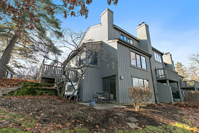 $525,000 | 225 Shoreline Road, Lake Barrington, IL 60010