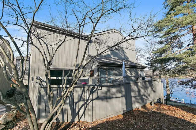 $525,000 | 225 Shoreline Road, Lake Barrington, IL 60010