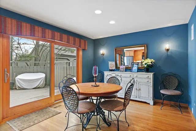 $525,000 | 225 Shoreline Road, Lake Barrington, IL 60010