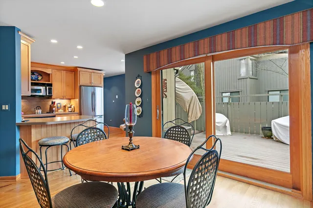 $525,000 | 225 Shoreline Road, Lake Barrington, IL 60010