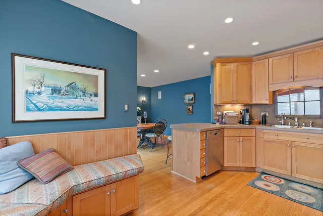 $525,000 | 225 Shoreline Road, Lake Barrington, IL 60010