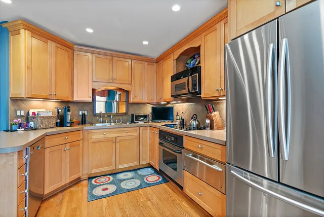 $525,000 | 225 Shoreline Road, Lake Barrington, IL 60010