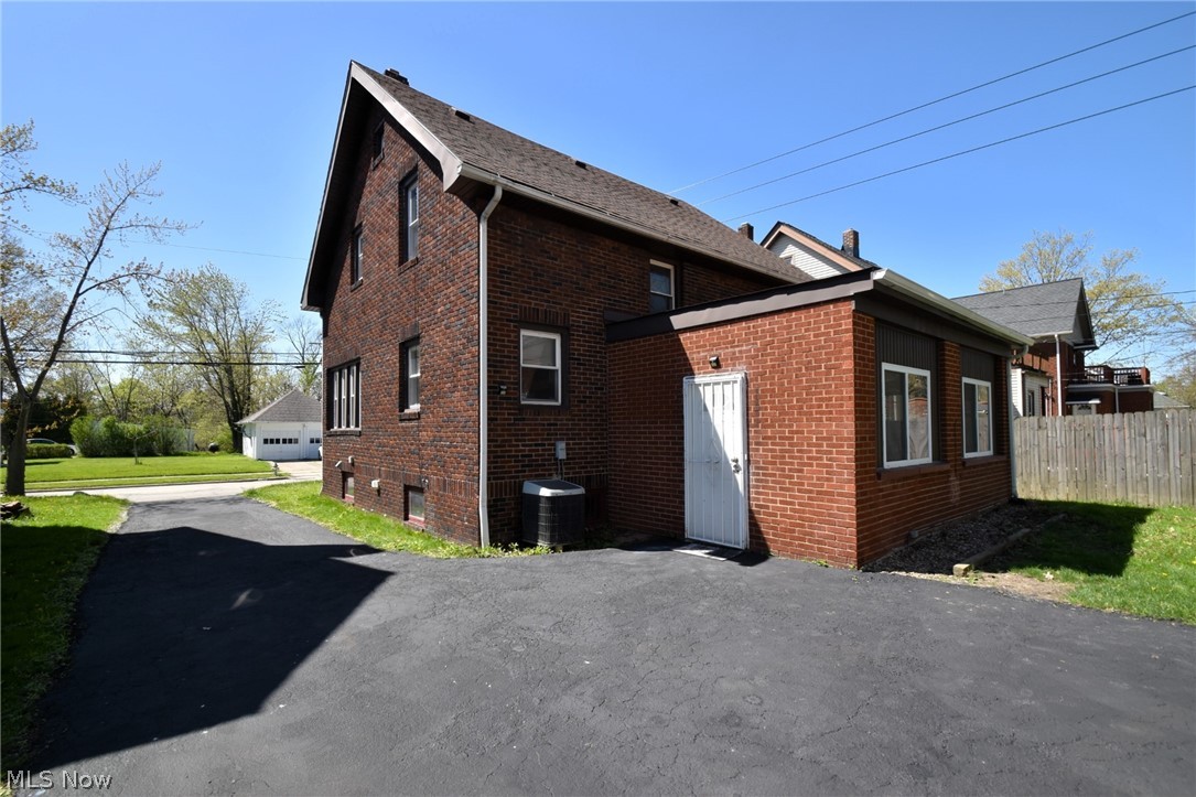 2389 South Taylor Road Cleveland, OH 44118 - Photo 33 of 37 Gallery Image 33