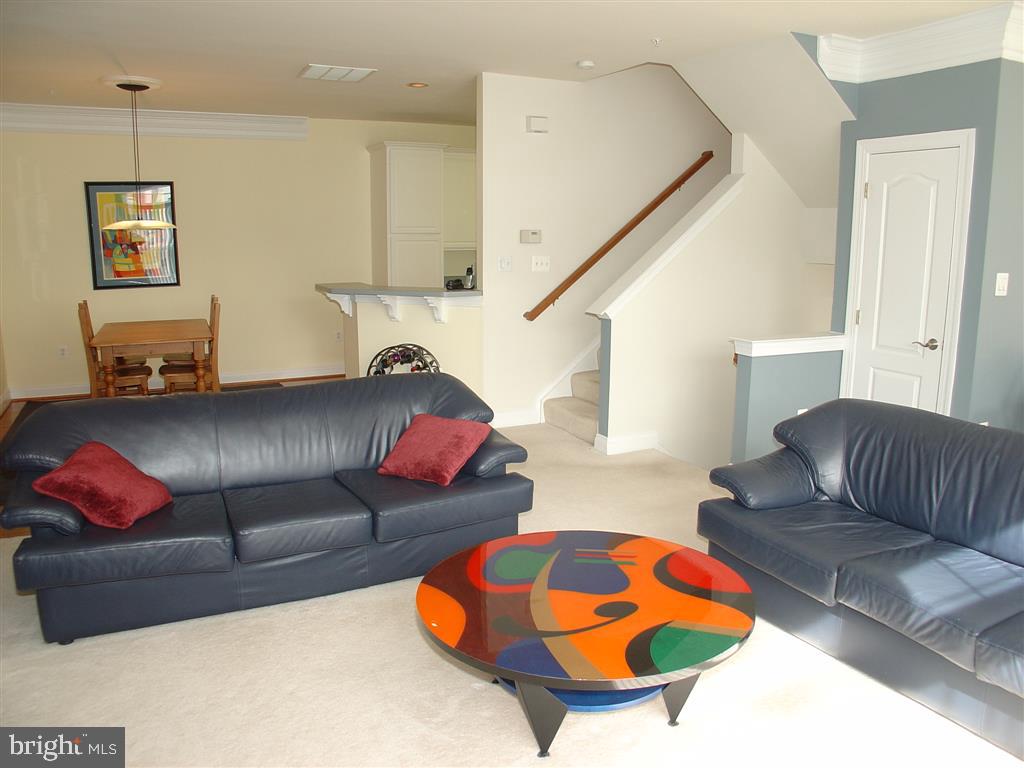 5053 Donovan Drive Alexandria, VA 22304 - Photo 3 of 6