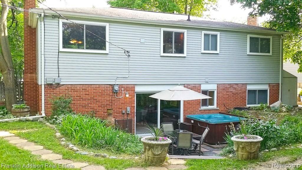 487 Welch Road Northville, MI 48167 - Photo 9 of 40 20150528_172338.jpg
