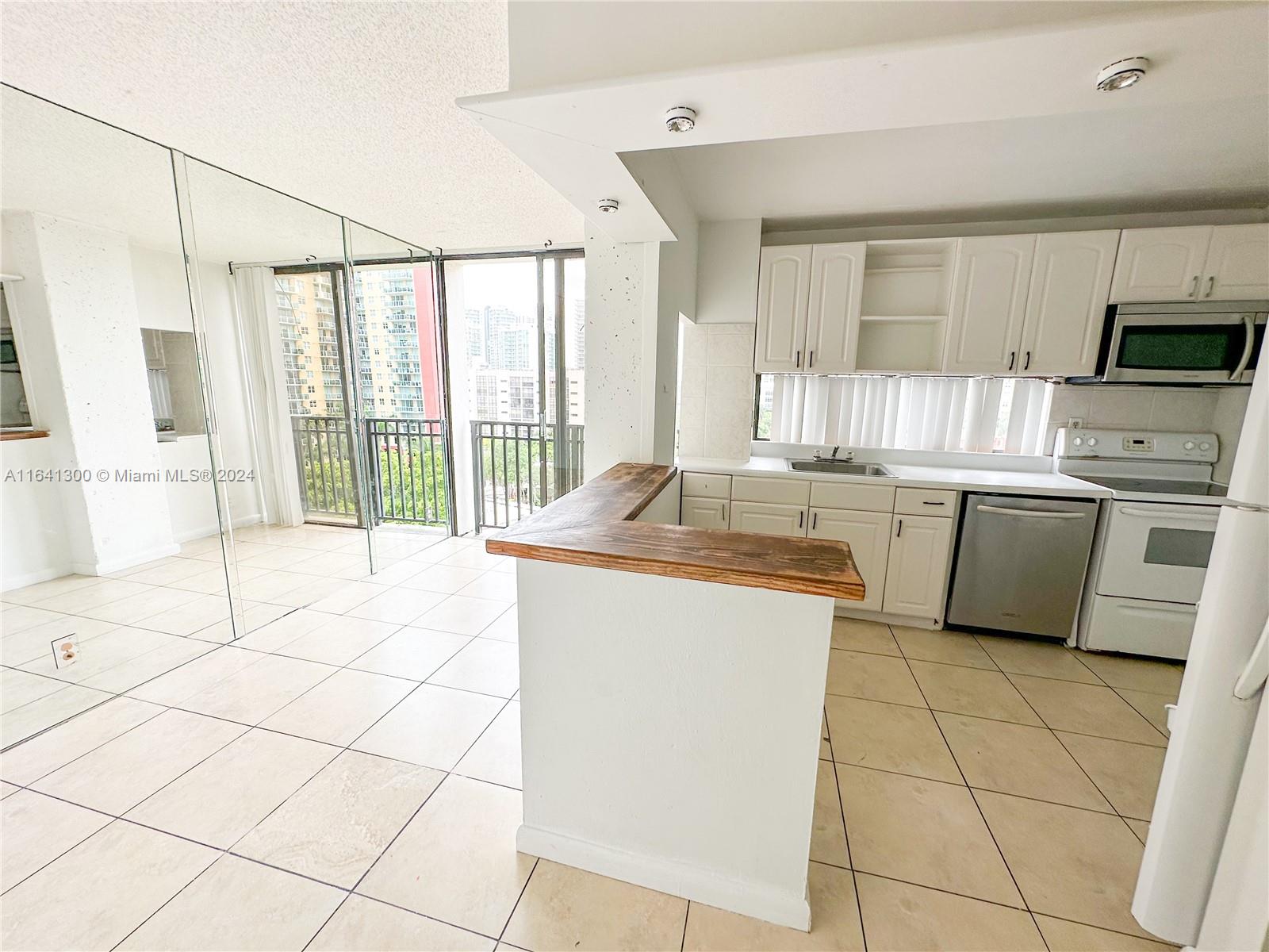 17021 North Bay Rd Unit 915  
