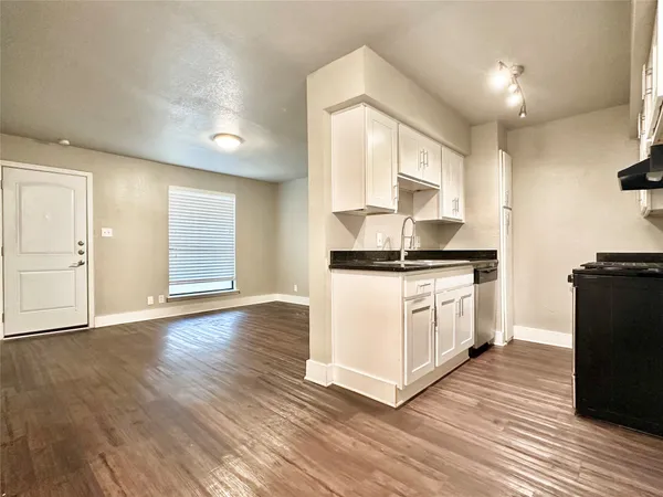 $999 | 4316 Bull Creek Road, Unit 206, Austin, TX 78731
