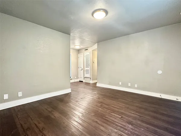 $999 | 4316 Bull Creek Road, Unit 206, Austin, TX 78731