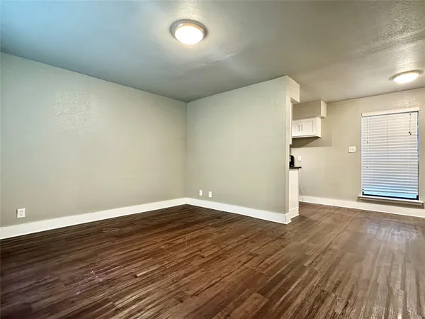 $999 | 4316 Bull Creek Road, Unit 206, Austin, TX 78731