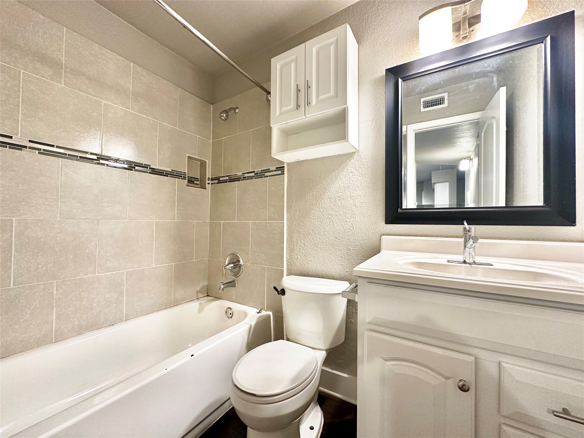 4316 Bull Creek Road, Unit 206 Austin, TX 78731 - Photo 7 of 8 a bathroom with a toilet a sink and a bathtub