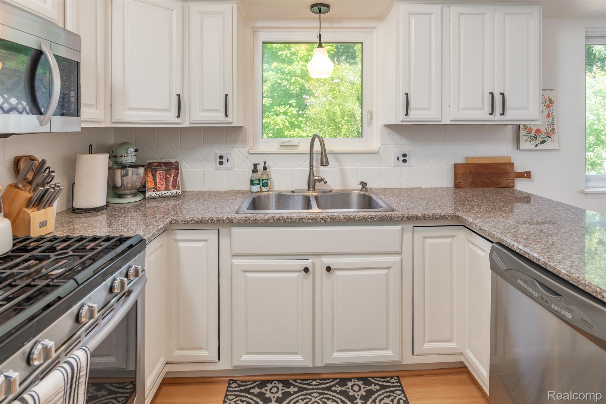 43014 Arlington Road Canton, MI 48187 - Photo 9 of 31 Gallery Image 9