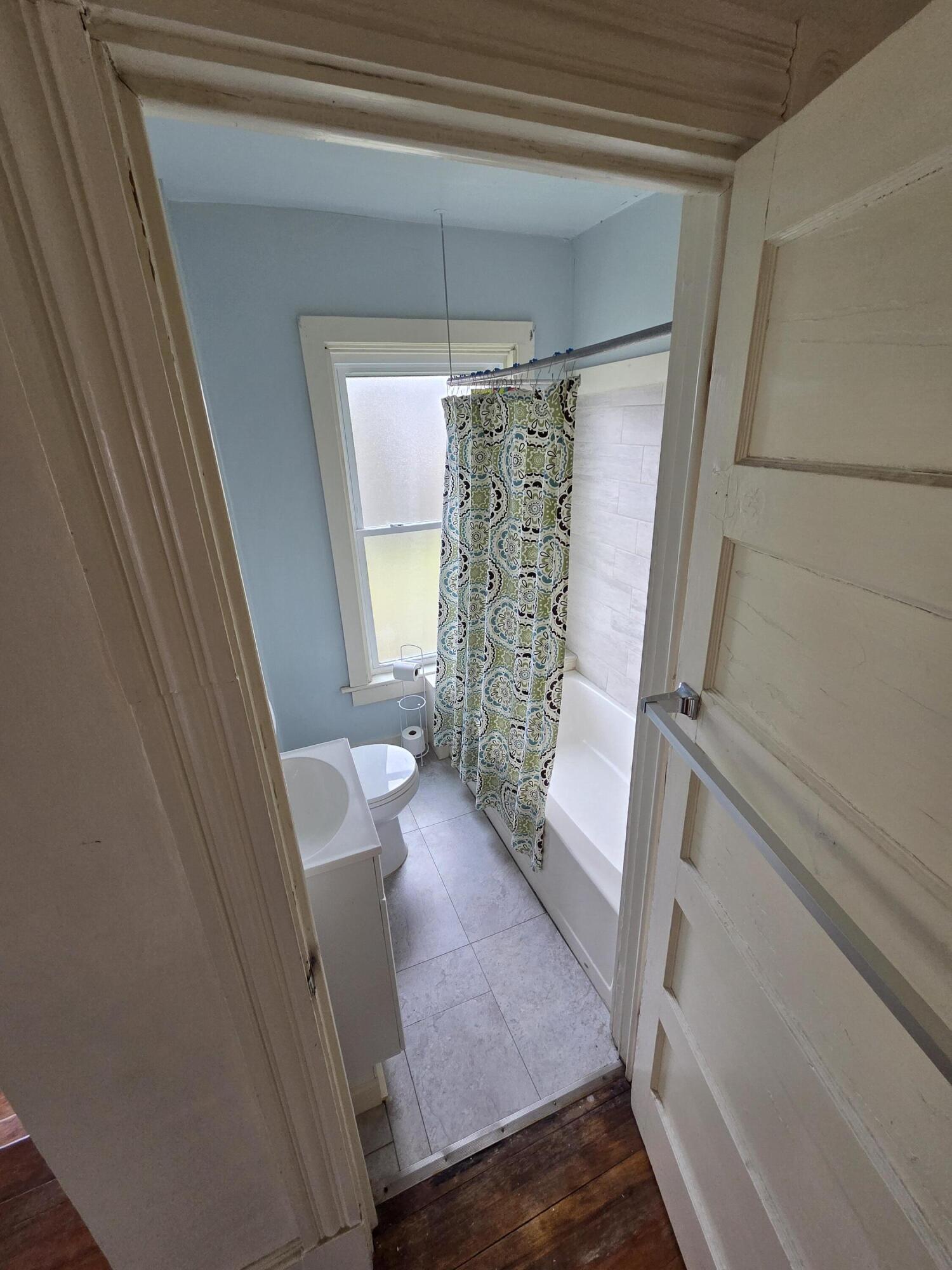 29 Princeton Street Bangor, ME 04401 - Photo 37 of 50 2nd floor full bath