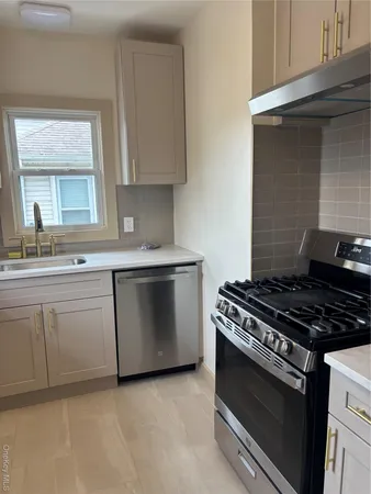 $3,200 | 19 Garfield Place, East Rockaway, NY 11518