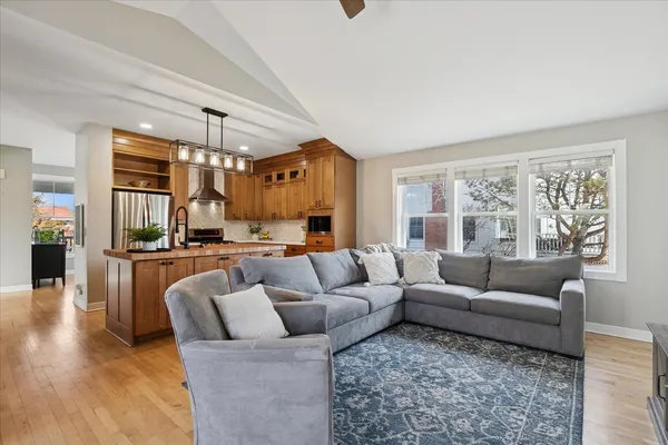 $610,000 | 1571 Amos Bennett Street, Grayslake, IL 60030