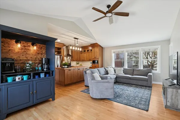 $610,000 | 1571 Amos Bennett Street, Grayslake, IL 60030